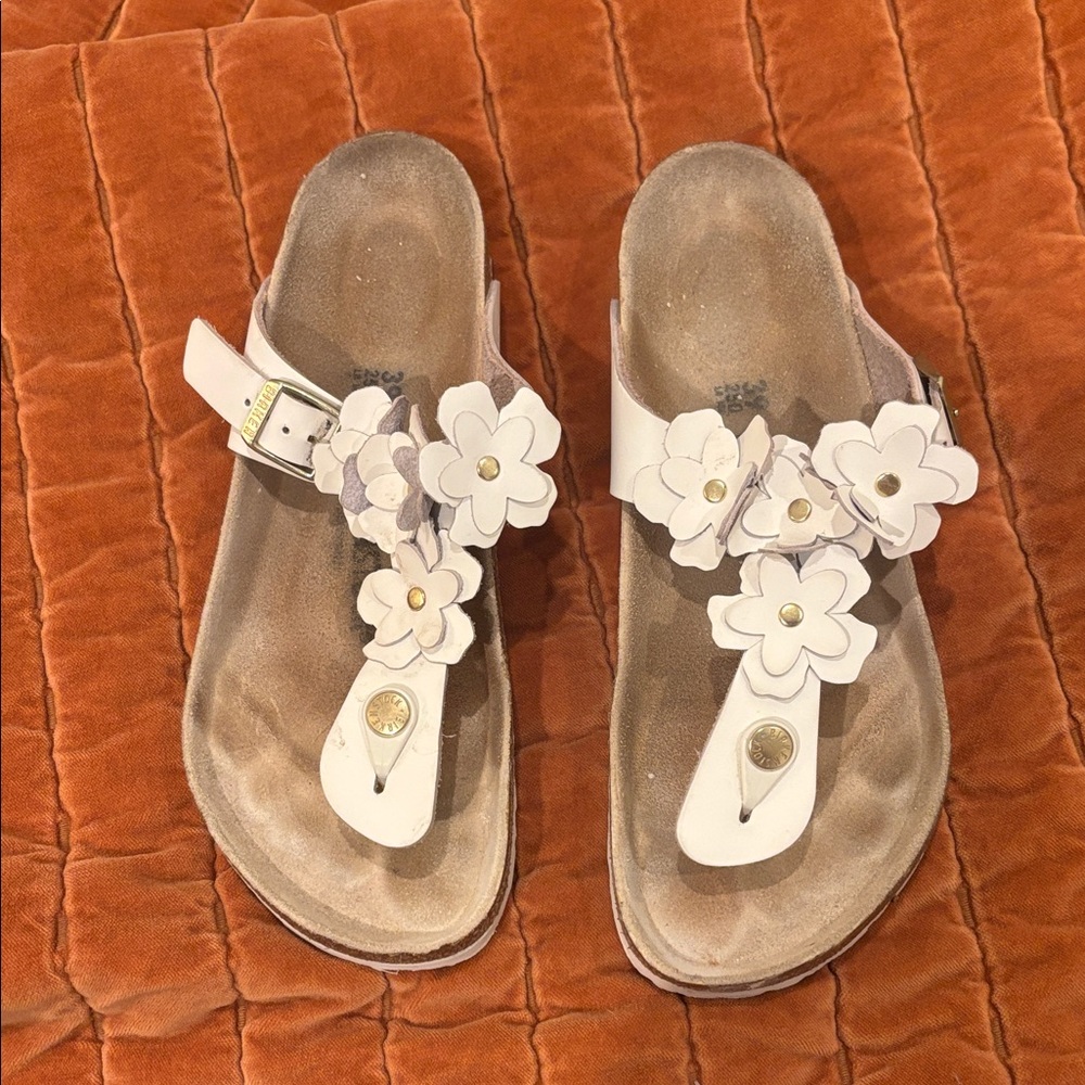 Floral White Sandals with Buckle